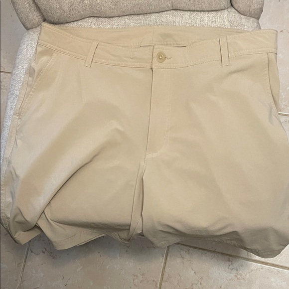 Columbia Men's Beige Shorts - Picture 2 of 4